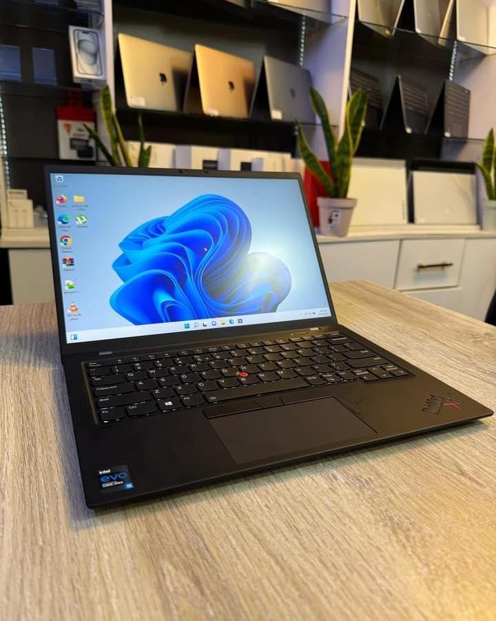 -Lenovo ThinkPad x1 Carbon