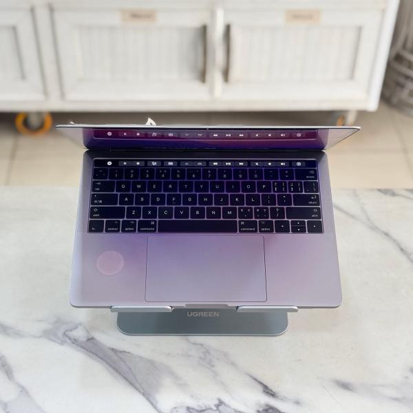 MacBook Pro 13” (2017) i7 16GB / 512GB