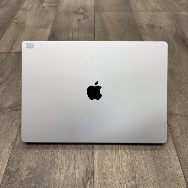 MacBook Pro 16” M3 (2023) 18GB / 512GB