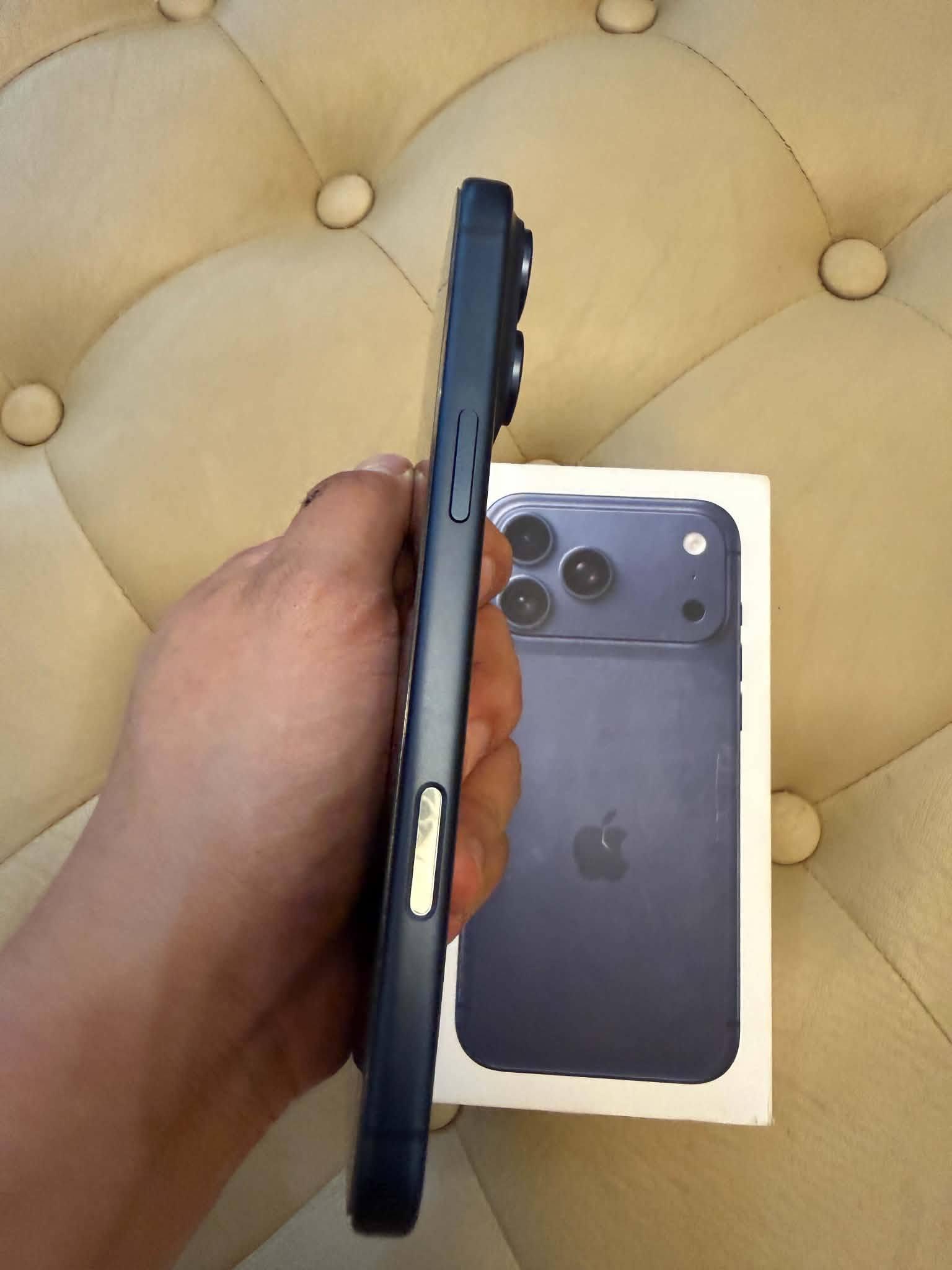 iPhone 17 Pro Max 512GB (Silver/Blue)