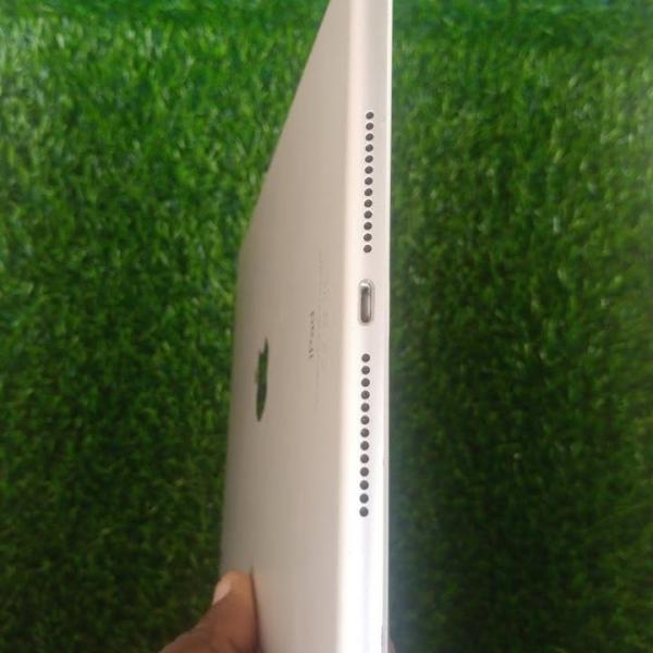iPad A1893 6th Gen 128GB Wi-Fi Only