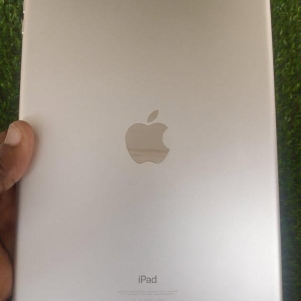 iPad (A2428) 2020 8th Gen Wi-Fi/Cellular